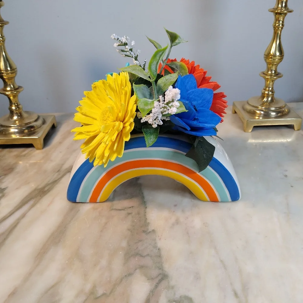 Rainbow planter with 4 pretty coordinating Sola wood flowers